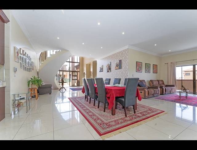 4 BEDROOM HOUSE FOR SALE IN BLUE VALLEY GOLF ESTATE